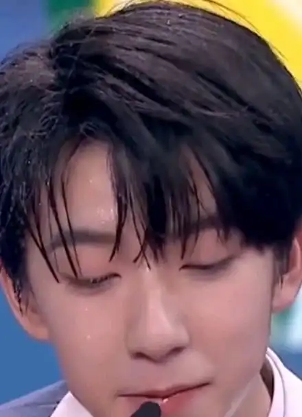 【贺峻霖】湿发的贺峻霖又欲又撩