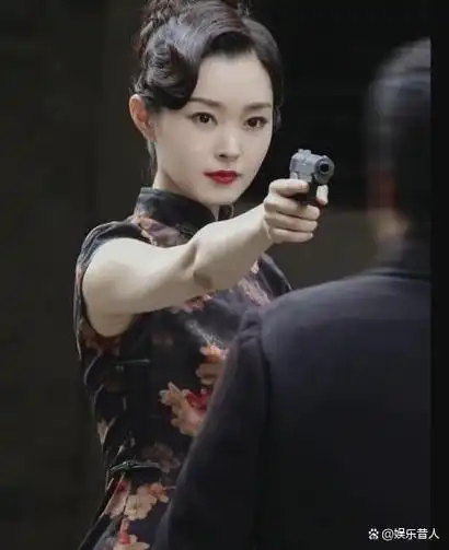 于曼丽身世悲惨,但她依然坚强勇敢,是美貌与智慧的化身.