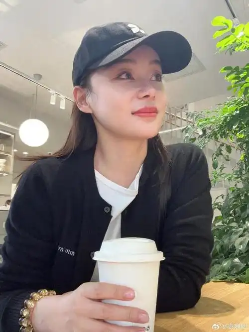 袁姗姗分享生活美照身姿曼妙惹人爱俏皮可爱甜如初恋