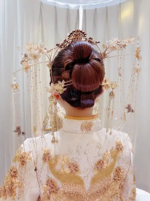 婚礼网红新款婚纱礼服总监化妆师新娘跟妆