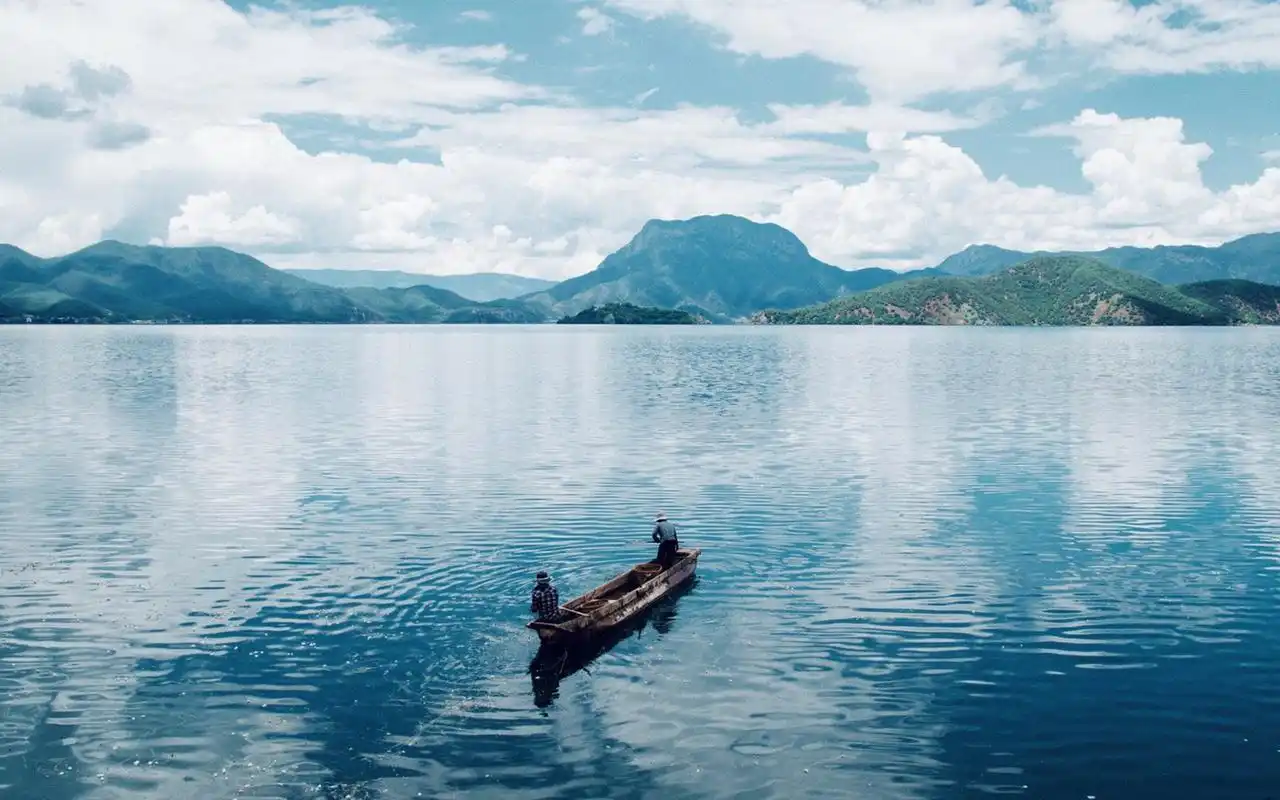 泸沽湖美景唯美高清桌面壁纸