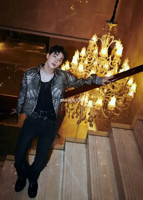 刘宪华临沂舞台太燃了##粉丝在临沂给刘宪华庆生