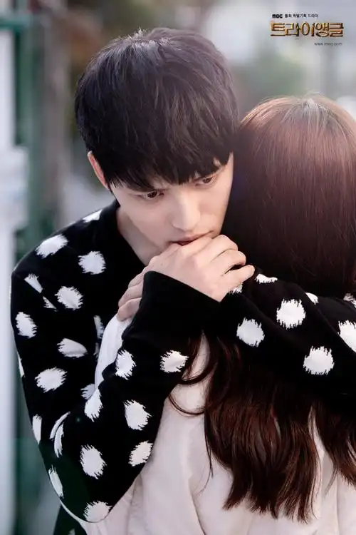 p>《triangle》是 a href="#">韩国mbc电视台 /a>自2014年5月5日起在