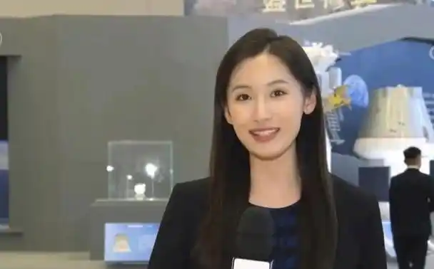 央视美女记者闪婚闪孕,是哈佛学霸,与双胞胎妹妹合体成流量密码