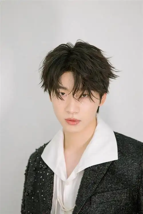 连淮伟获最具潜力男歌手高燃舞台输出帅气唱跳实力