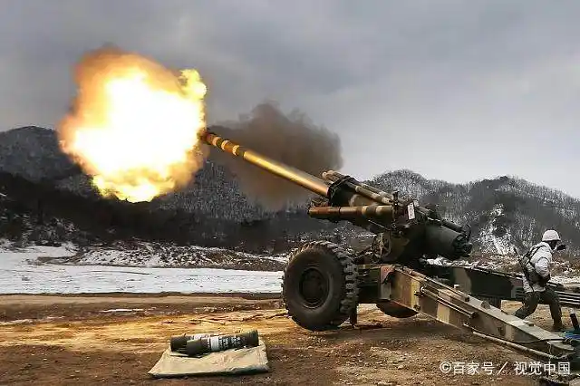 战场上伸出大拇指比划一下再开炮,用这方法打得太准