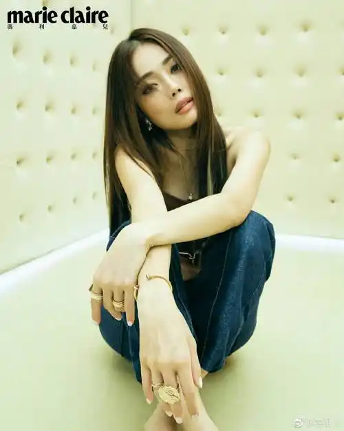 容祖儿最新时尚美图!肤如凝脂明艳妩媚性感 明星搭配 第1张