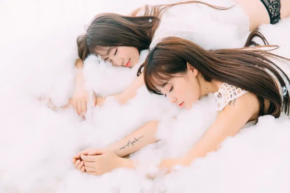 唯美闺蜜照:姐妹如花,肤如玉,情且深!