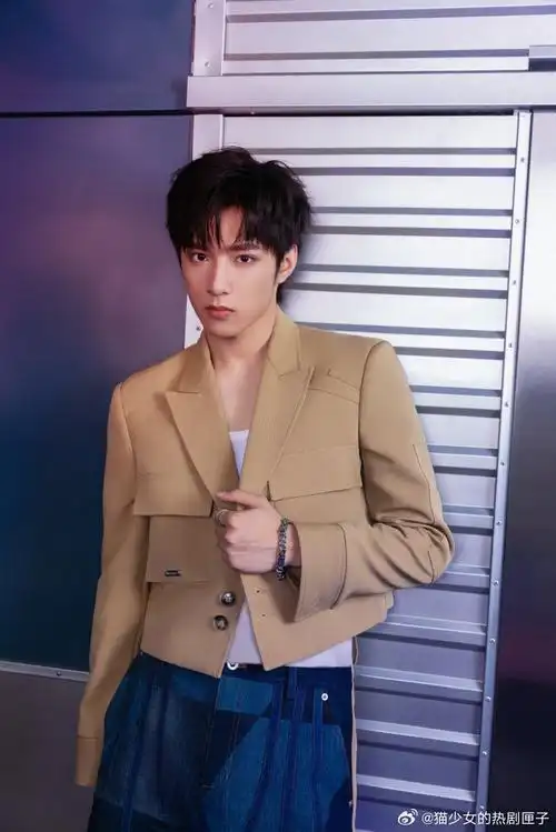 刘耀文美拉德西装造型帅的有点太超过了秋日氛围感拉满~男模身材诚不