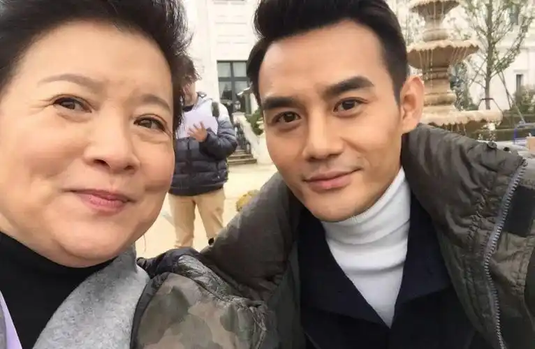 王凯"妈妈"携新作品亮相深圳,漂洋过海来看你