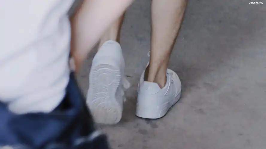 龚俊发量很多,以他如今28岁的发量和浓密程度来看,作为粉丝我们是可以