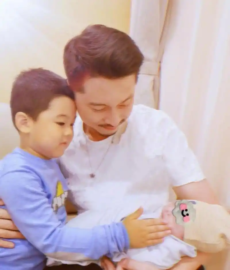 王雷李小萌二胎得子,两人因拍戏相识,2013年,王雷在中央戏剧学院上千