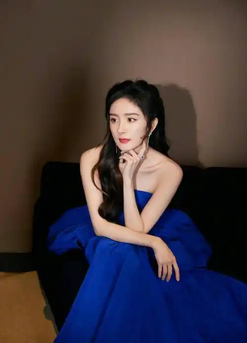 女明星杨幂写真集:优雅时尚,艳丽动人