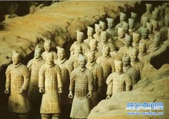 骇人听闻的西安兵马俑闹鬼事件,兵马俑惊现神秘老头