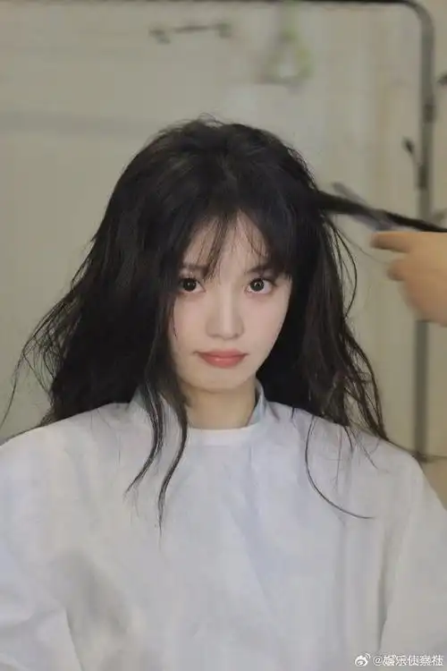 田曦薇嘟嘴好萌#  哈哈哈哈,被这样的田曦薇萌到了,嘟嘟嘴也太可爱了