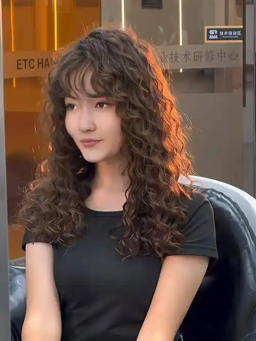 年底"全头烫,羊咩咩卷发"_发型_中国_人类