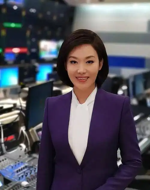 《新闻联播》美女主播郑丽:37岁做妈妈,钟爱家乡黑龙江_工作_丈夫
