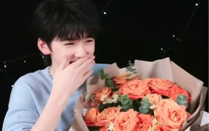 时代少年团宋亚轩030417岁生日快手直播