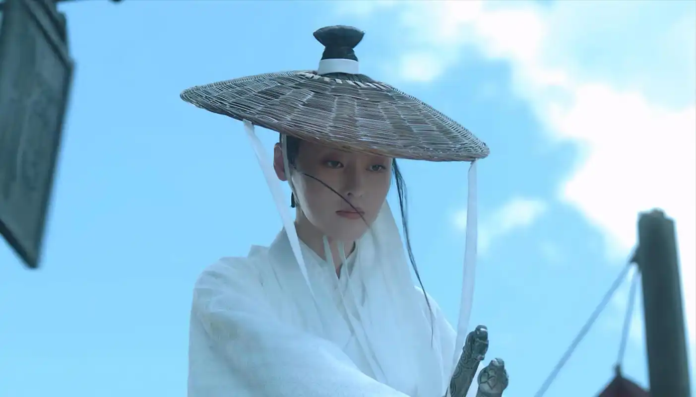 气质不飒,就别尬演 现今的武侠剧中,有些女演员只是扎个高马尾,手握剑