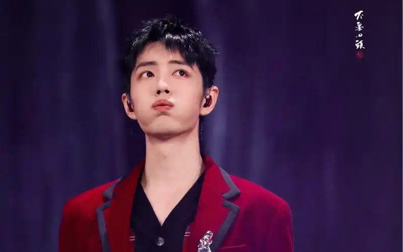 2020-2021肖战跨年晚会舞台