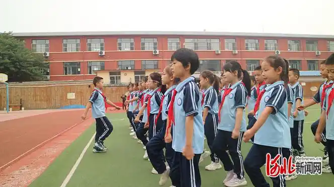 石家庄市凌透小学举行队列队形比赛