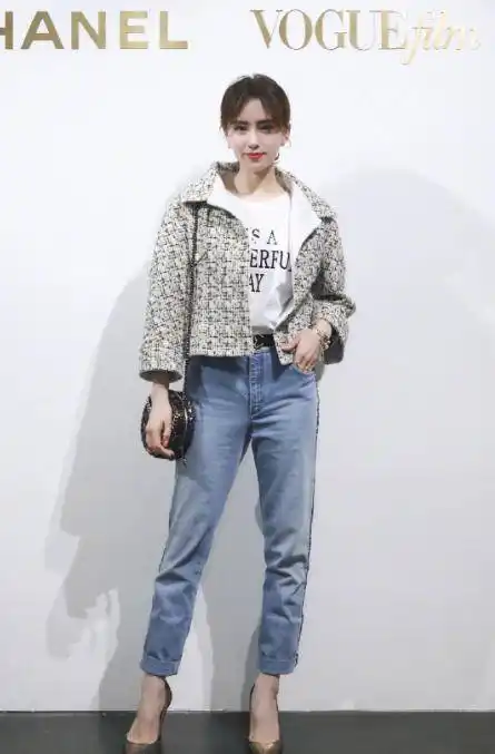 原创刘诗诗好精致印花针织衫配牛仔裤随性利落不愧是最美辣妈