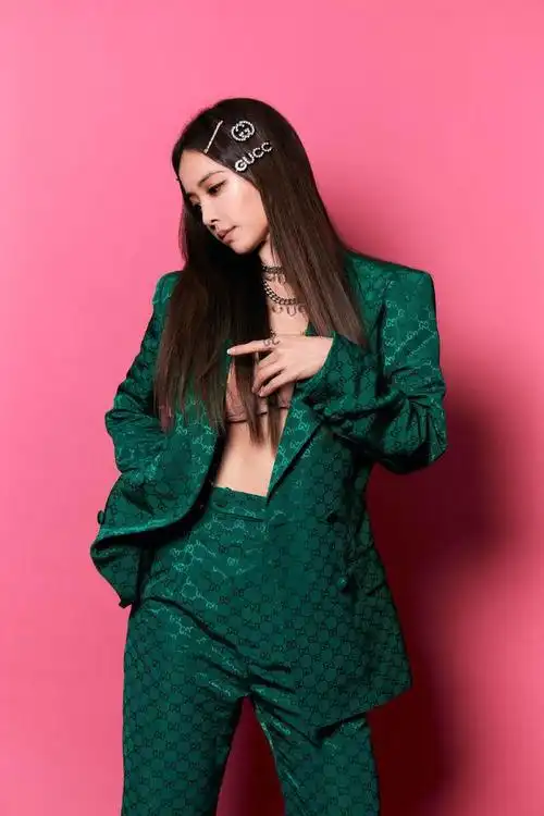 蔡依林这的气场无敌了连穿豹纹紧身连体衣都hold住了全场