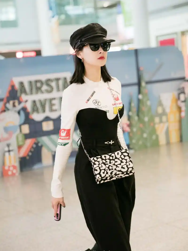 宋茜换"新"造型,齐肩短发搭配拼接色上衣 西裤走机场,帅呆了_时候