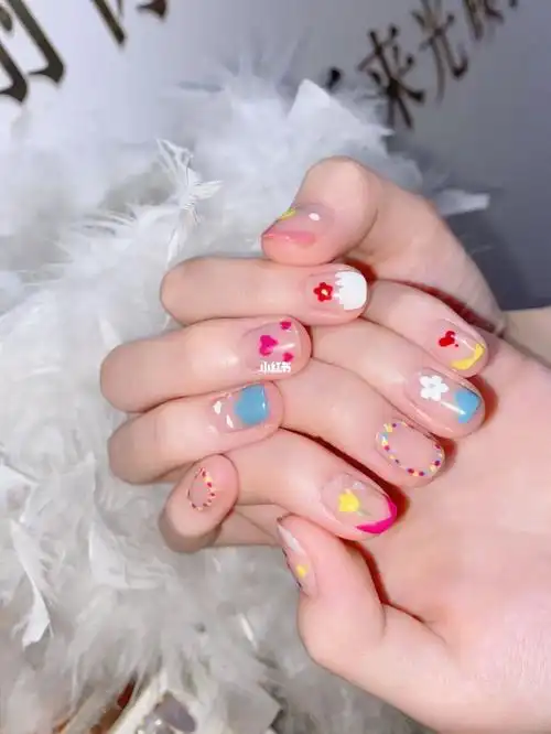 很好看的撞色美甲