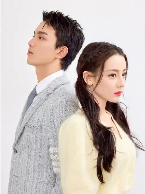 吴磊热巴双人大片曝光亲密搂肩互动cp感十足