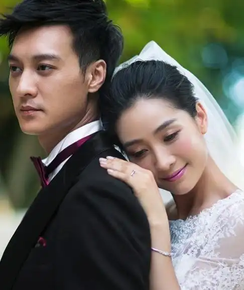 《甄嬛传》也已出炉,日前又有网友曝光了"安小主"陶昕然的结婚请柬