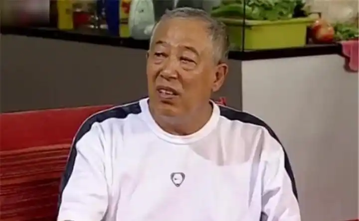 家有儿女已经播出15年的时间了,就是在里面扮演孩子们的爷爷的演员