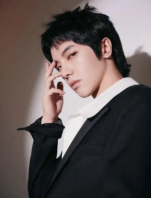 华晨宇酷帅写真