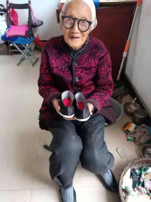 《98岁老奶奶的家国情怀》// 樊峻山 采稿