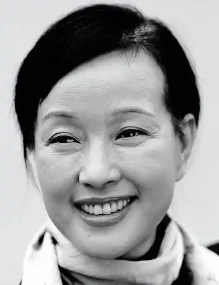 边打工,边拍摄,他用4年拍了1001位明星的真正素颜照!