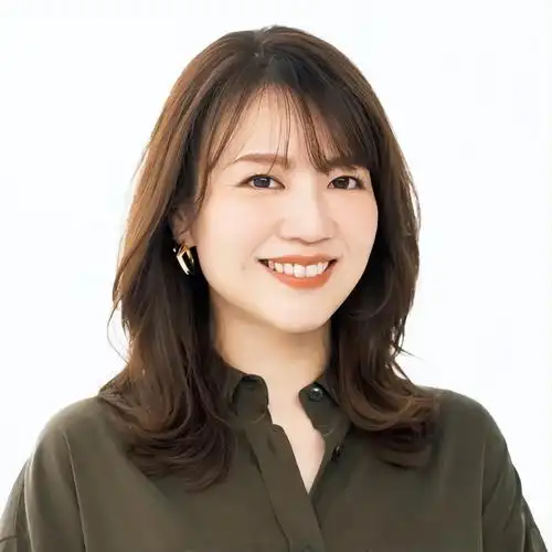 40岁女人的发型应以得体为主,这9款妈妈"中长烫",你一定喜欢