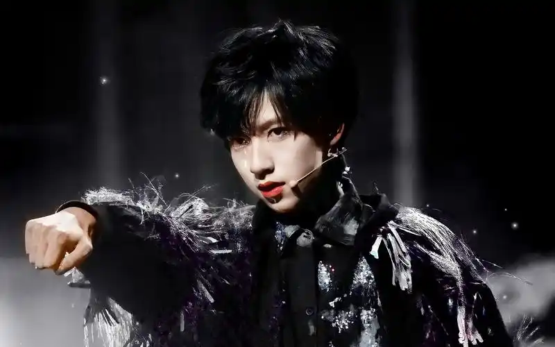 【贺峻霖】内娱04年舞担大型下蛊现场帅气绝美卡点!