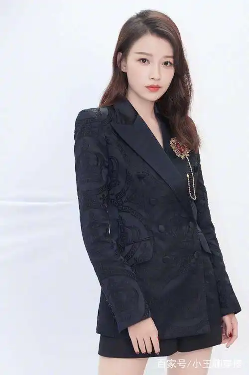 百变女神孙怡!穿搭风格百变,腿精又上线了