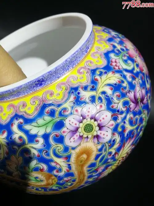 清乾隆.珐琅彩缠枝莲双凤茶叶罐