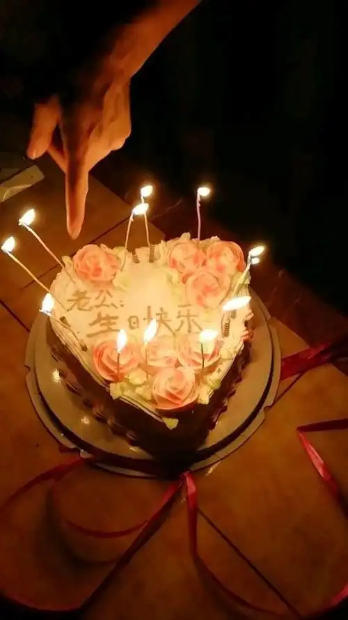 别人老公生日,老婆为他定做生日蛋糕