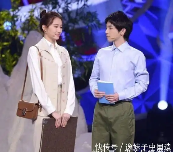 当关晓彤遇上了世界小姐张梓琳,尽显娇小玲珑,这大长腿