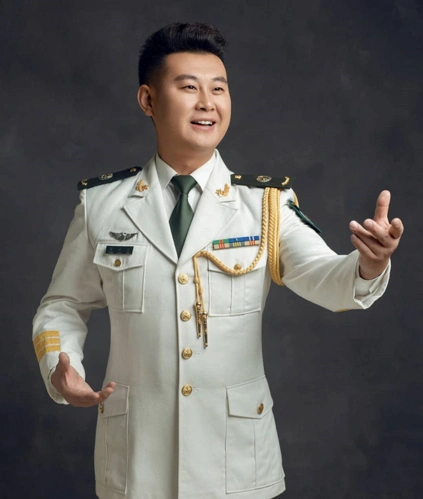 青年男高音歌唱家张永君