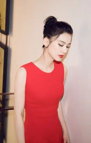 黄圣依 红色连衣裙 优雅迷人