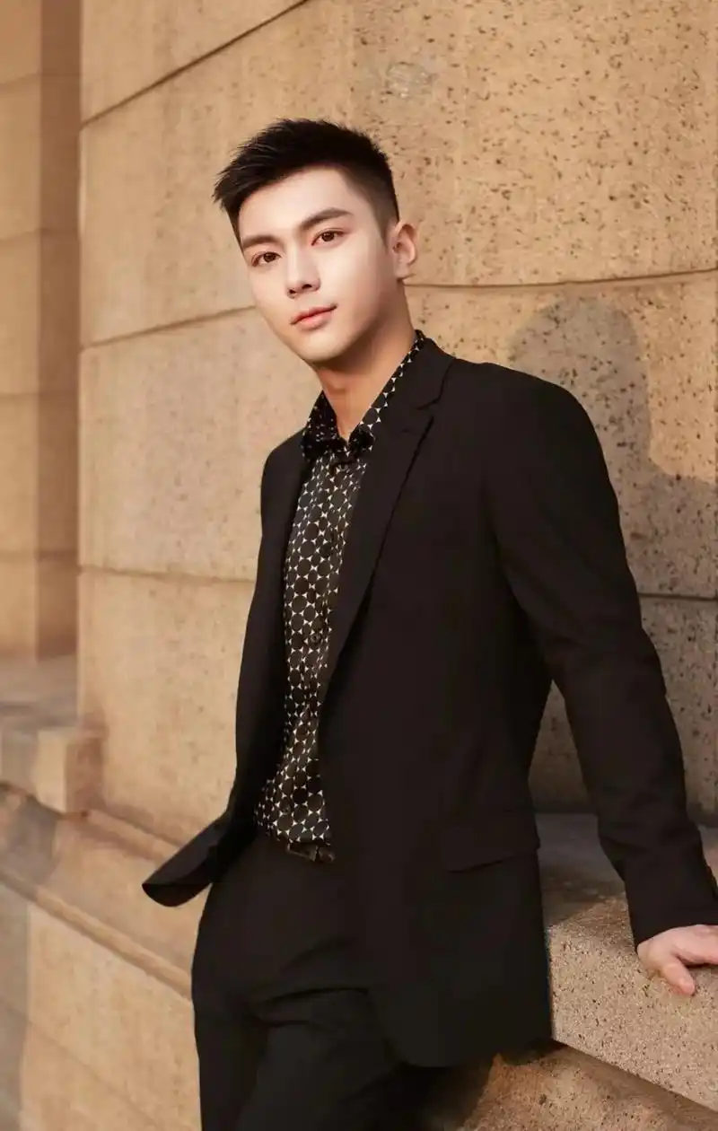 今日发型推荐清爽干练的男生短发