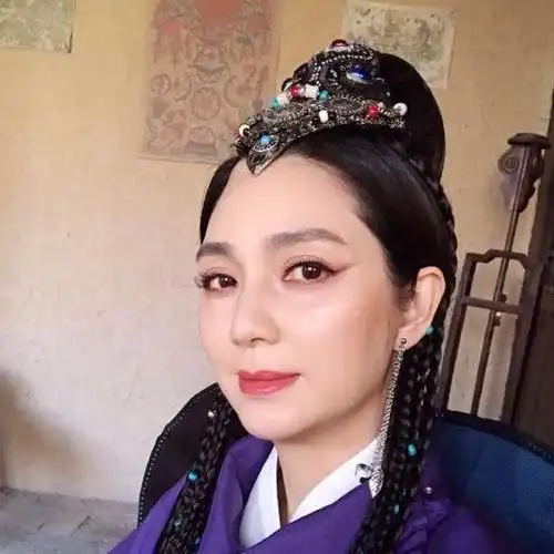 洪欣完全从张丹峰毕滢风波中走出,换新头像开启全新工作模式