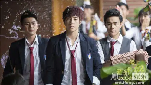 国内电视剧新闻 正文  由爱奇艺出品,李东健关晓彤主演的《老师晚上好