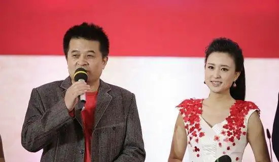 毕福剑落魄后王二妮视而不见只有她对毕福剑不离不弃