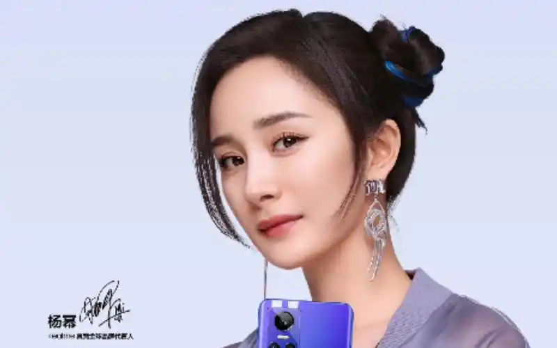 杨幂凭爱好打游戏也能赚钱的女人真我realme王者联动广告