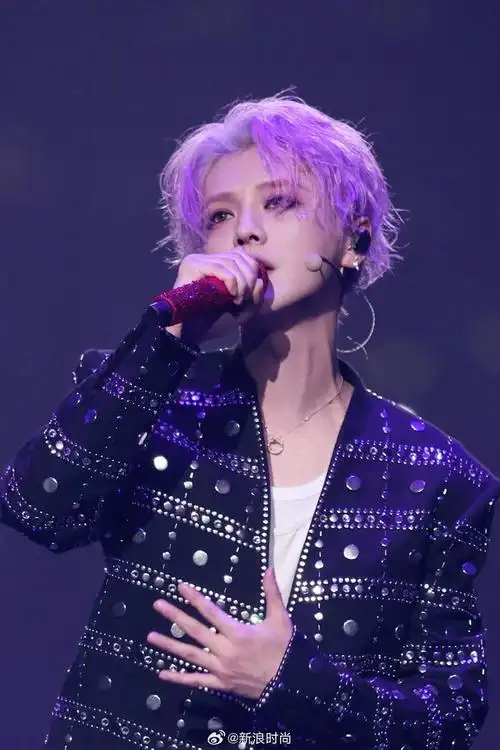 鹿晗m鹿m佩戴maisonaltforestalt系列woodycircle