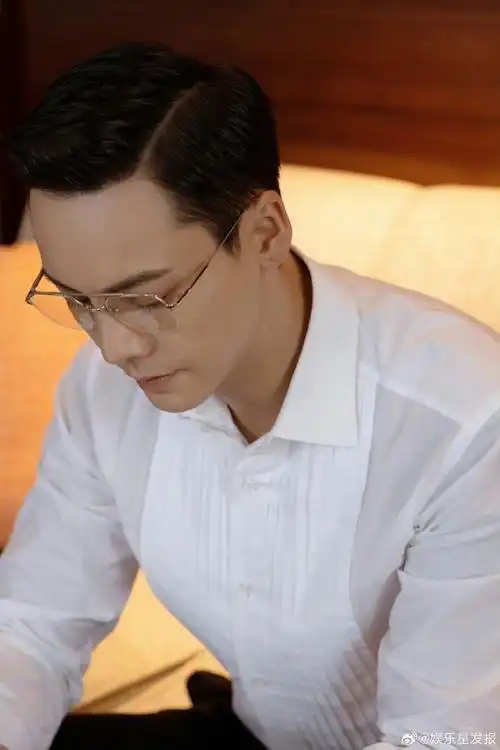 陈伟霆金丝眼镜 霸总舒适圈##戴金丝眼镜的陈伟霆##陈伟霆演霸总